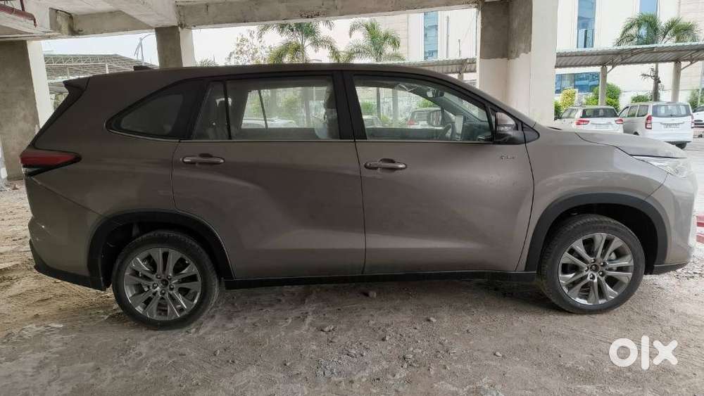 Toyota Innova Hycross 2.0 Zx (o) Hybrid 7 Str, 2026, Petrol