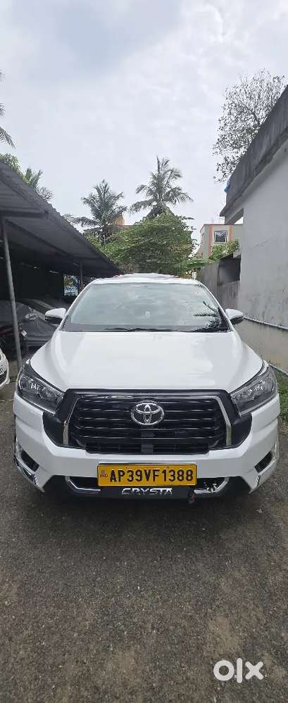 Inova Crysta Well Maintained Vehicle Up To Date Showroom Track