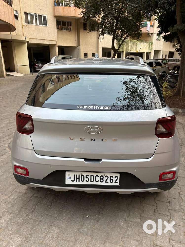 Hyundai Venue 2022 Petrol Well Maintained