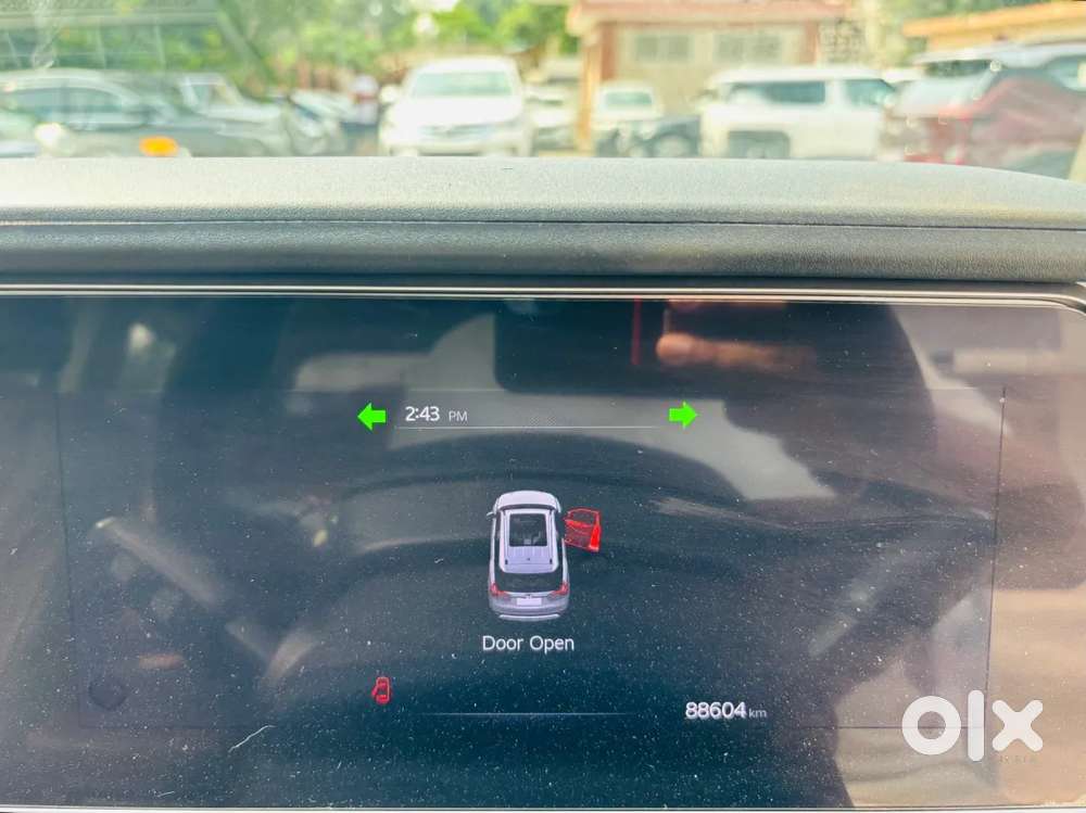 Mahindra Xuv700 2.0 Ax 5 Petrol At Str, 2022, Petrol