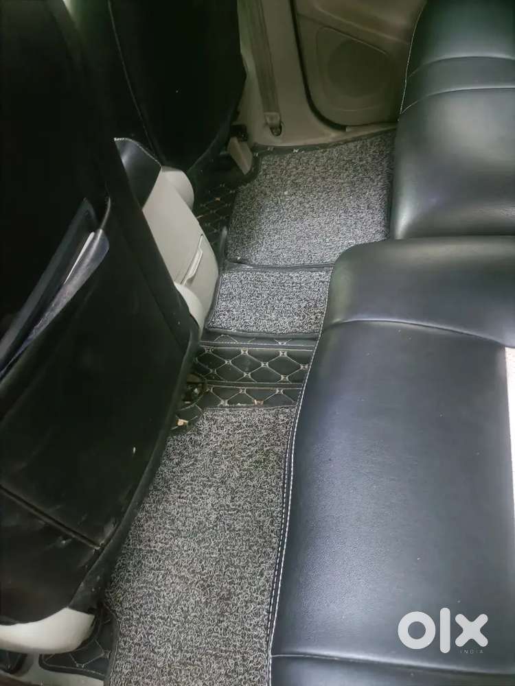 Toyota Innova 2013 Diesel 236000 Km Driven, Company Service