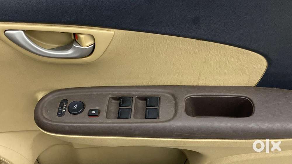 Honda Brio 2011-2013 V Mt, 2013, Petrol