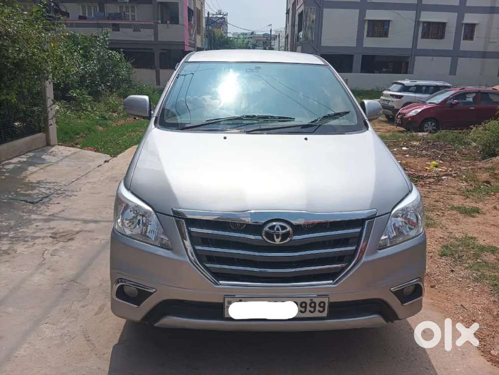 Toyota Innova 2.5 V 2014 Model 7 Seater Vehicle