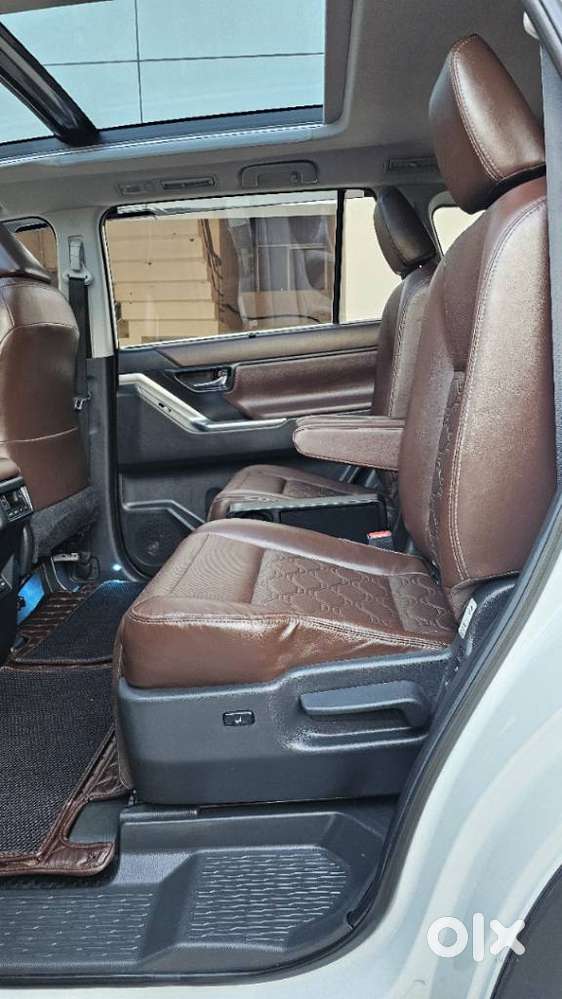 Toyota Innova Hycross 2.0 Zx (o) Hybrid 7 Str, 2025, Petrol