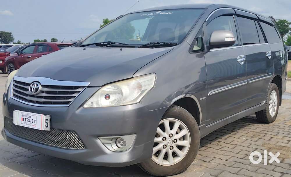 Toyota Innova 2.5 Vx 8 Seater Bs Iv, 2012, Diesel