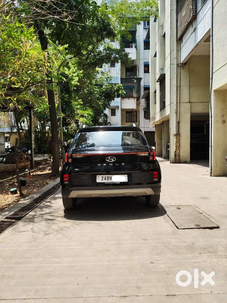 Hyundai Venue 2024 Sx 1.2 Petrol 22400 Km Driven
