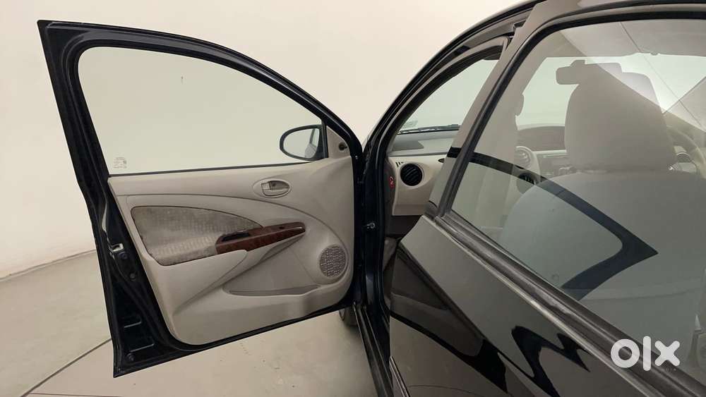 Toyota Etios V, 2013, Petrol
