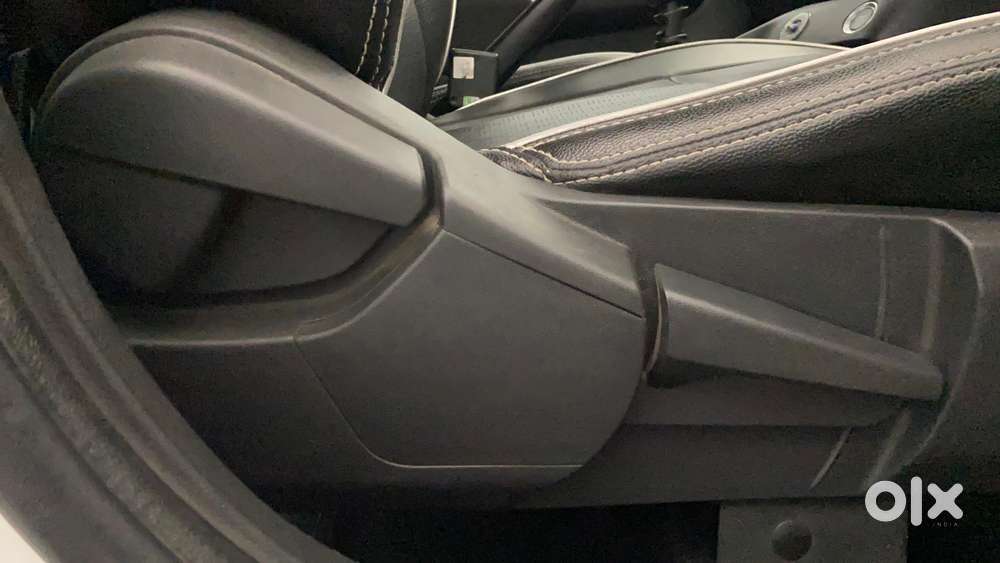 Nissan Magnite 1.0 Xv Premium, 2021, Petrol