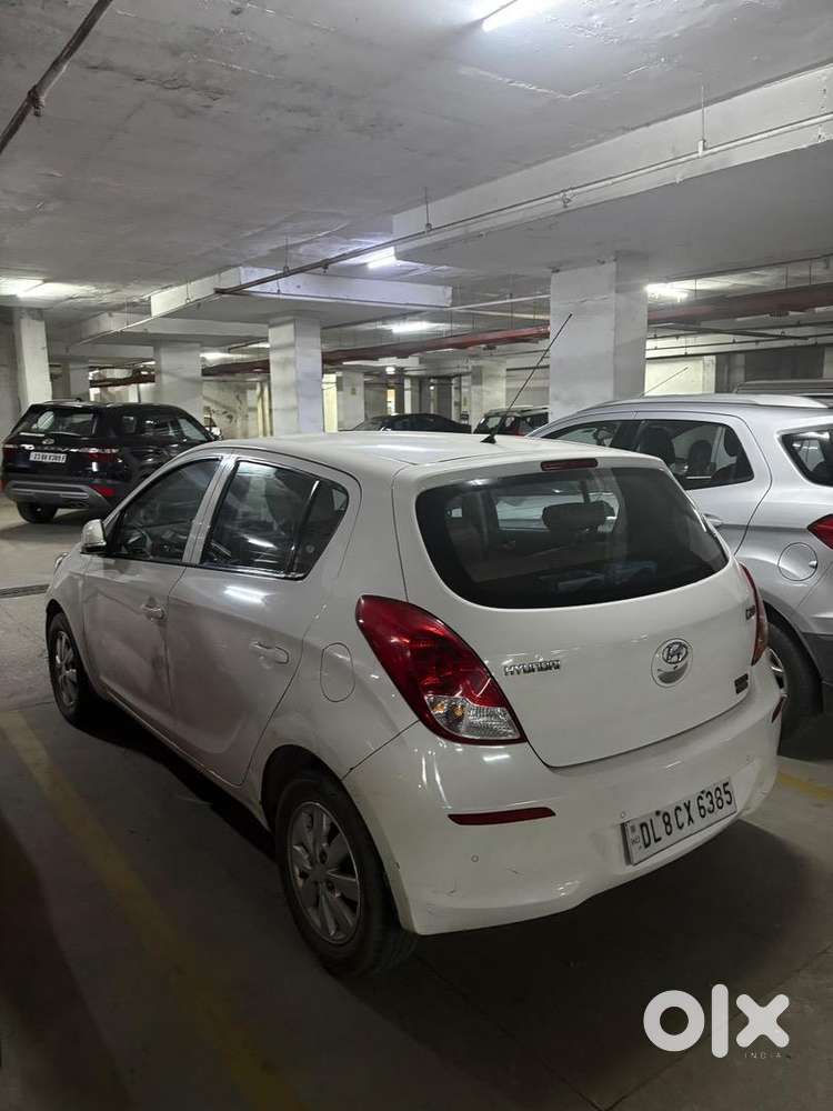 White Hyundai I20 Sportz 2012 Model