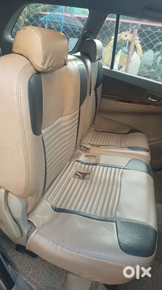Toyota Innova 2.5 V Diesel 2011 Car For Sale