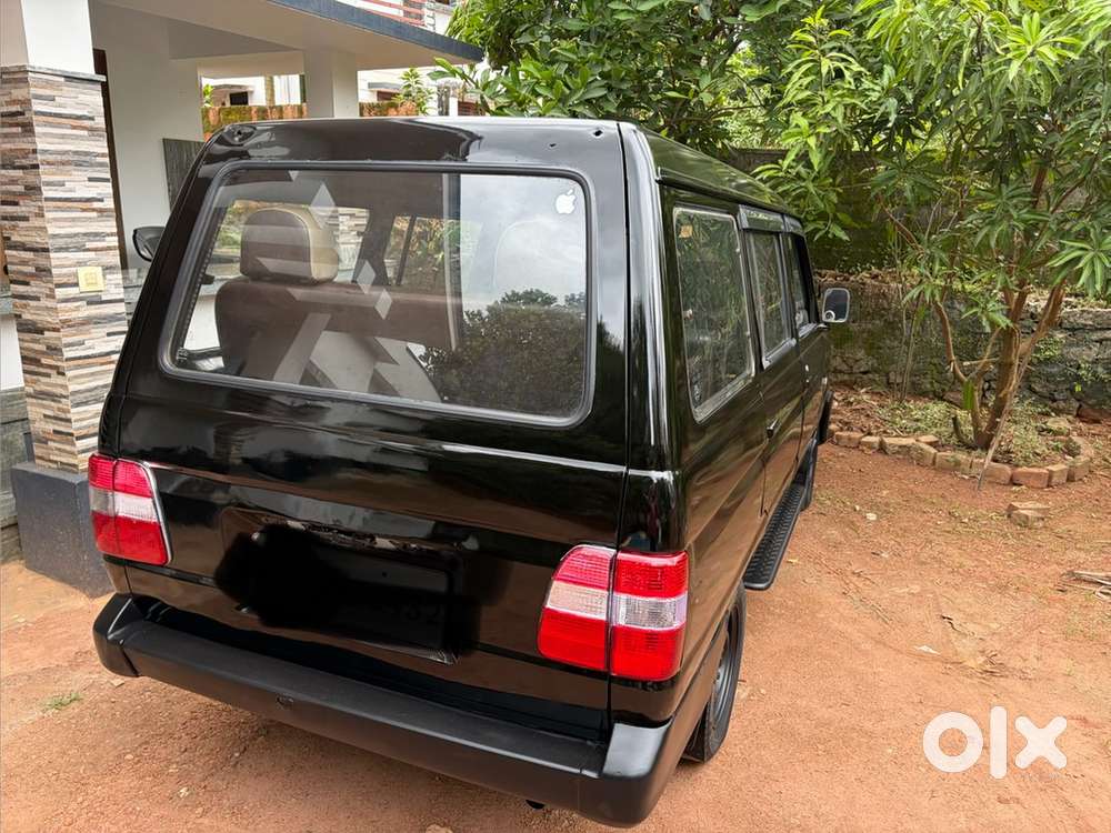 2002 Toyota Qualis Diesel 10 Seater