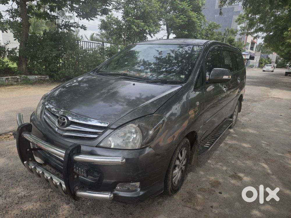 Toyota Innova 2.5 V Diesel 7-seater, 2010, Diesel