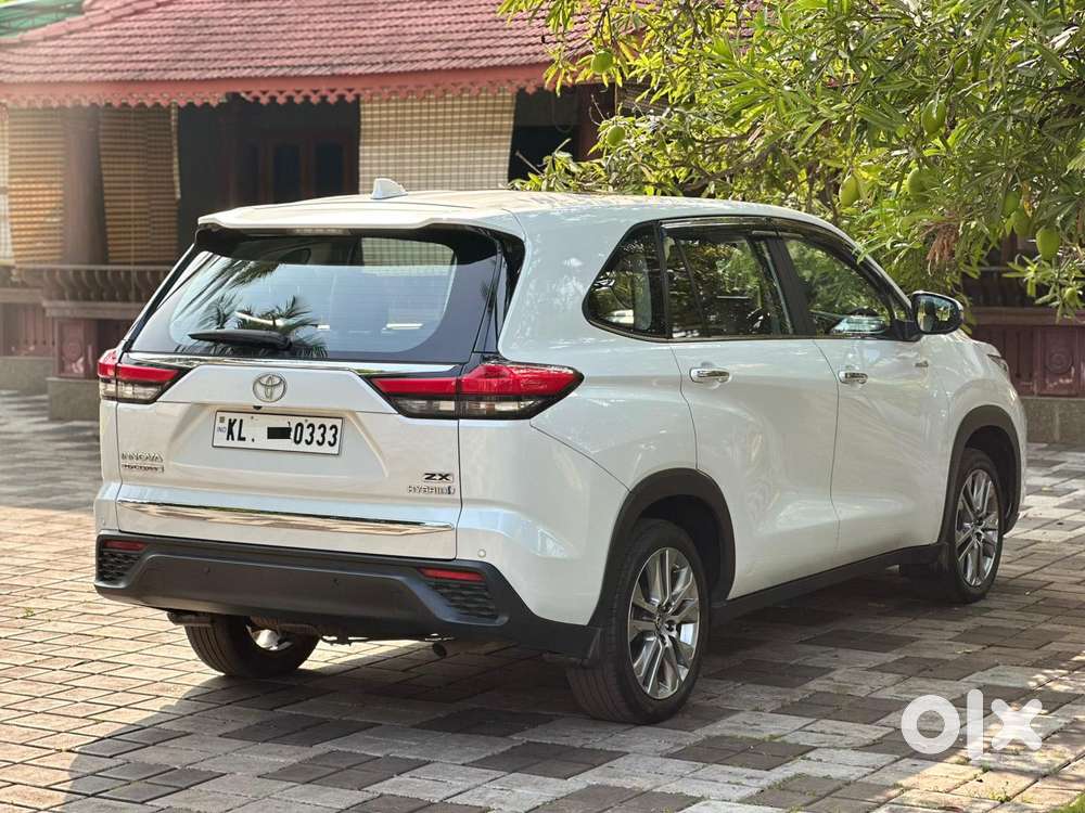Toyota Innova Hycross 2.0 Zx (o) Hybrid 7 Str, 2024, Petrol