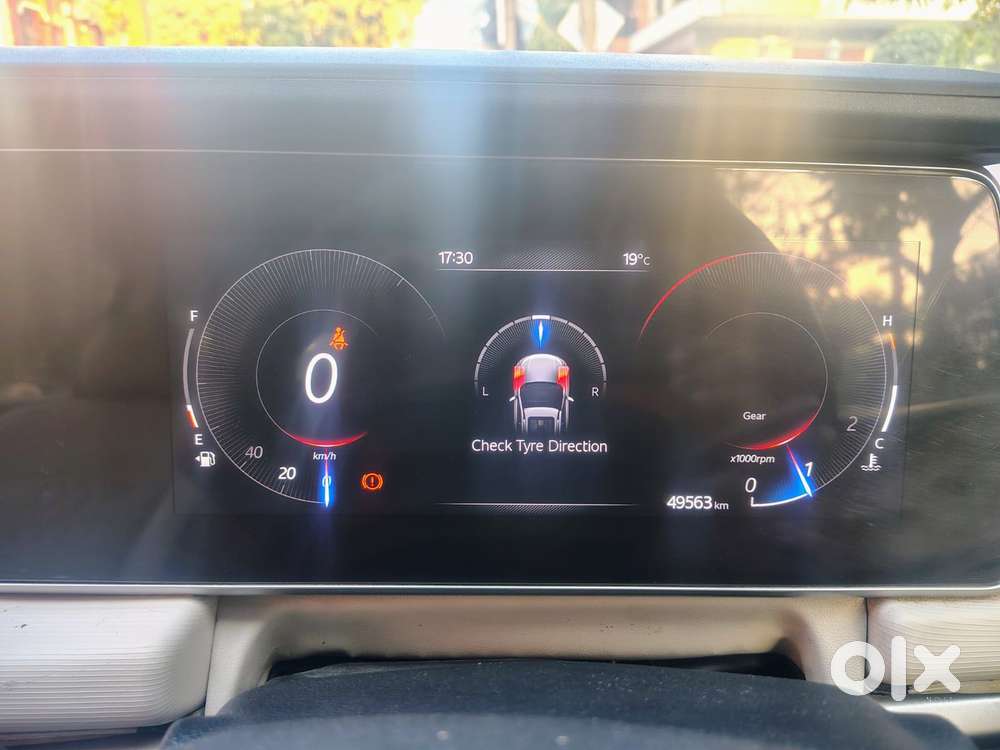 Mahindra Xuv700 2.0 Ax 3 Petrol Mt 5 Str, 2022, Petrol