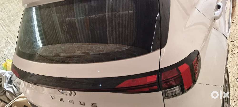 Hyundai Venue E Plus 2024 Petrol 6800 Km Driven With Sunroof
