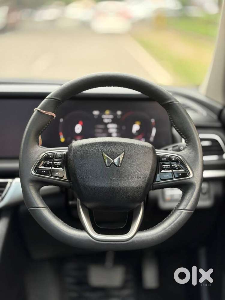 Mahindra Xuv700 2.0 Ax 7 Petrol At Luxury Pack Str, 2025, Petrol