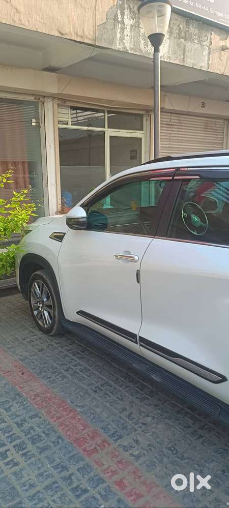 Innova Hycross