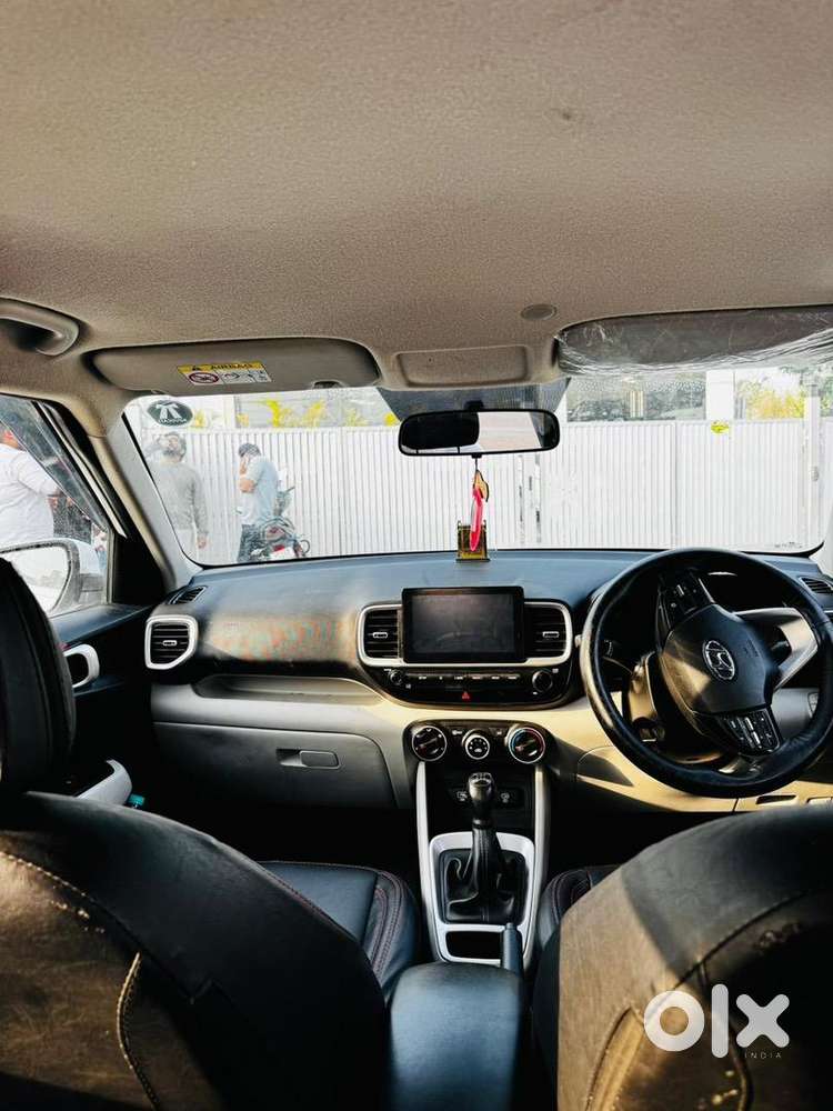 Hyundai Venue 2024 Petrol Well Maintained