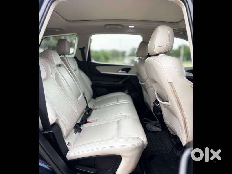 Mahindra Xuv700 2.2 Ax 7 Diesel At Luxury Pack Str Awd, 2022, Diesel