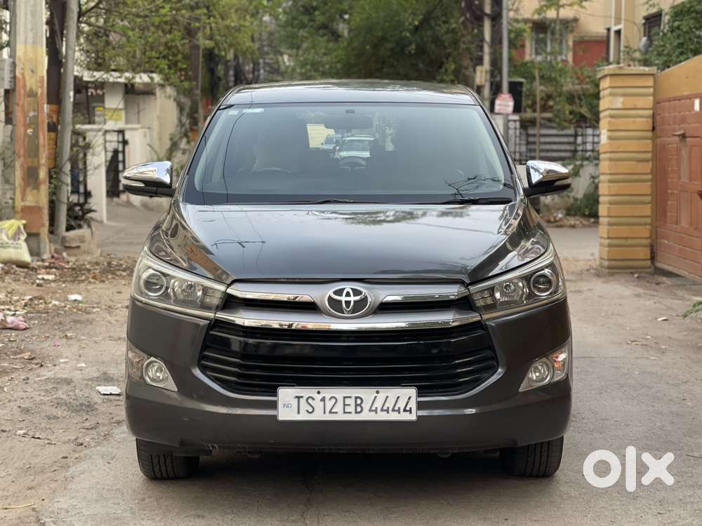 Toyota Innova Crysta 2.8 Zx At 7 Seater, 2016, Diesel