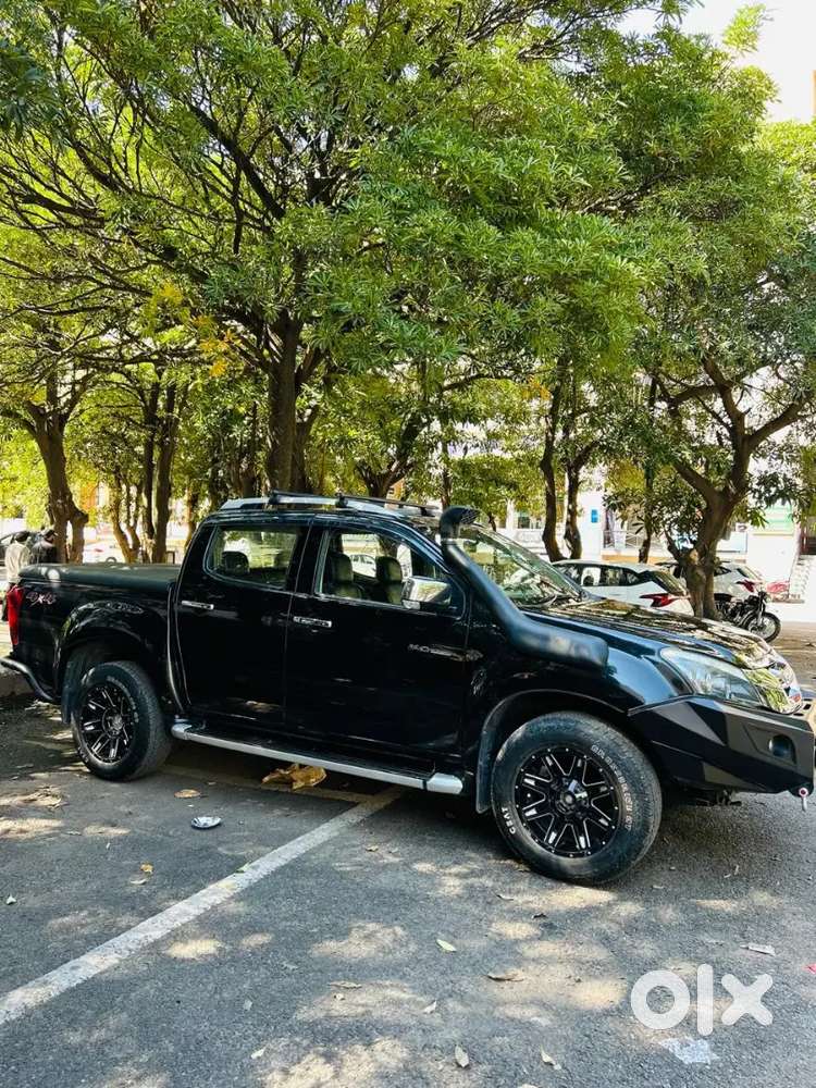 Isuzu V-cross 4×4 Diesel  Top Model In Mint Condition
