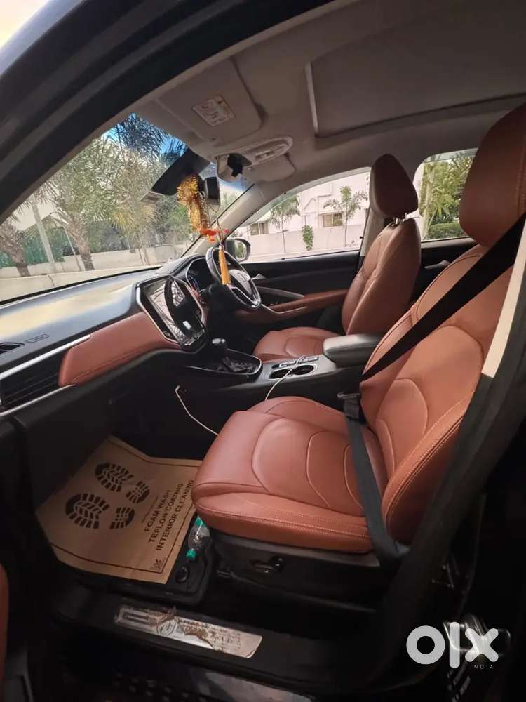 Mg Hector Plus 2021 Petrol Automatic Sharp Top End