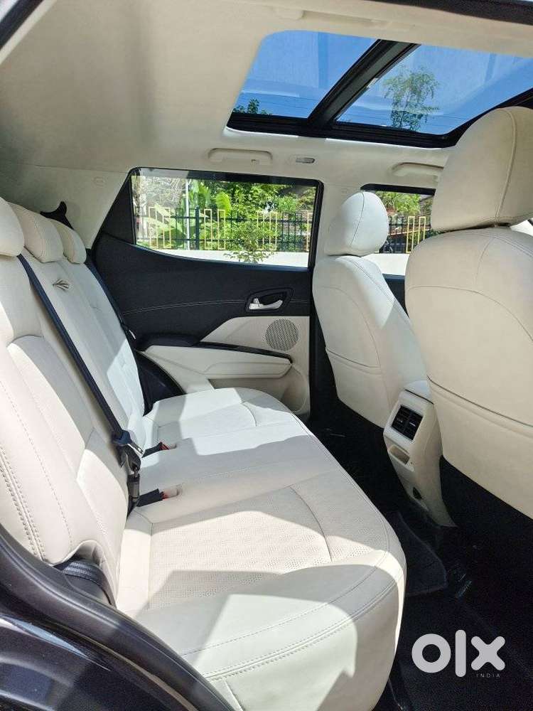 Mahindra Xuv 3xo Ax7l 1.2 Petrol At (pg), 2024, Petrol
