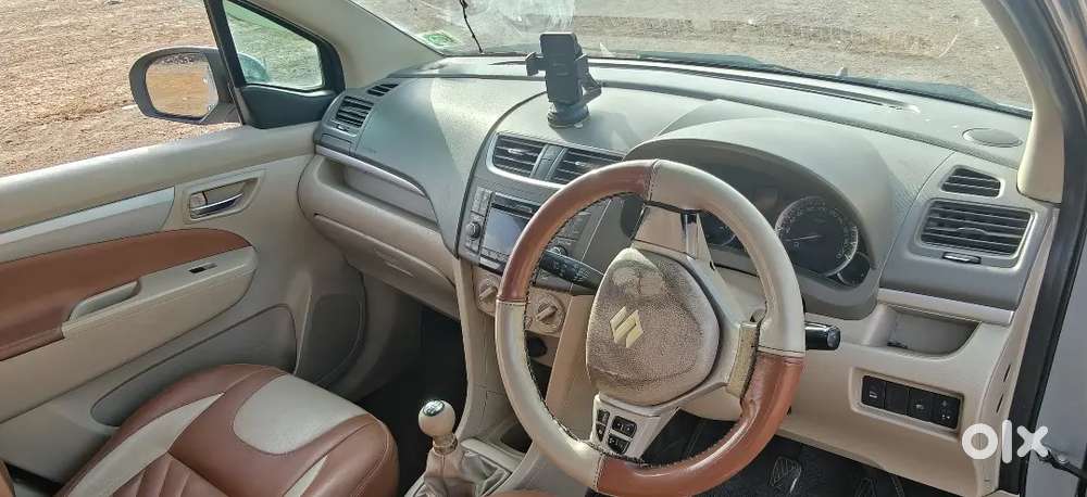Maruti Suzuki Ertiga 20012 गाडी फुल कंडिशन आहे