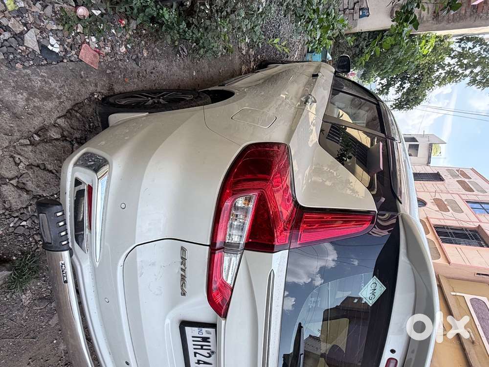 2. 5 Year Old , Ertiga Zxi ( Cng +petrol )