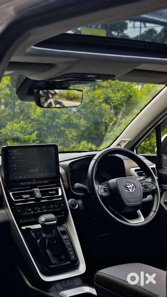 Toyota Innova Hycross 2.0 Zx (o) Hybrid 7 Str, 2023, Petrol