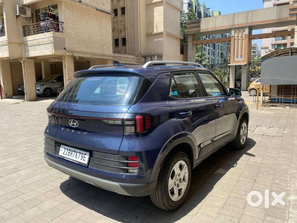 Hyundai Venue 2022 Petrol 11700 Km Driven