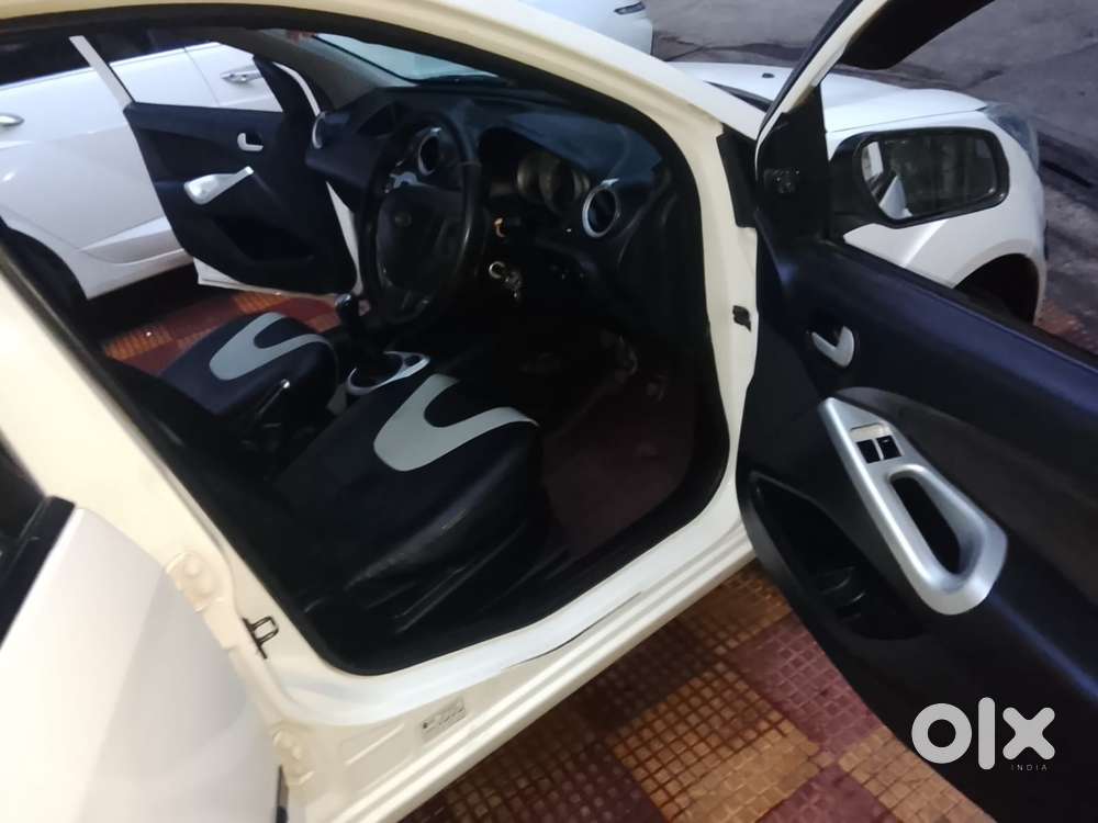 Ford Figo 1.2p Trend Mt, 2015, Petrol