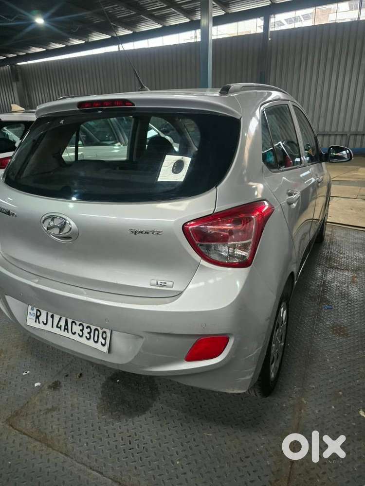 Hyundai Grand I10 Sportz, 2015, Petrol