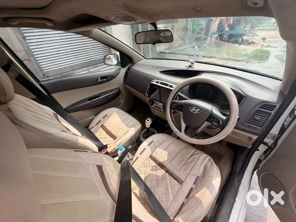 Hyundai I20 Asta 2010 With Sunroof Good Condition