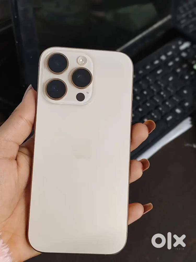 Selling my 4 month old I phone 16 pro with bill and box available
