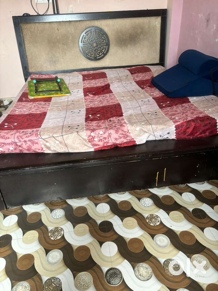 2 beds & one almira maintained.