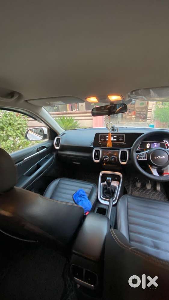Kia Sonet 2021 Diesel Well Maintained.