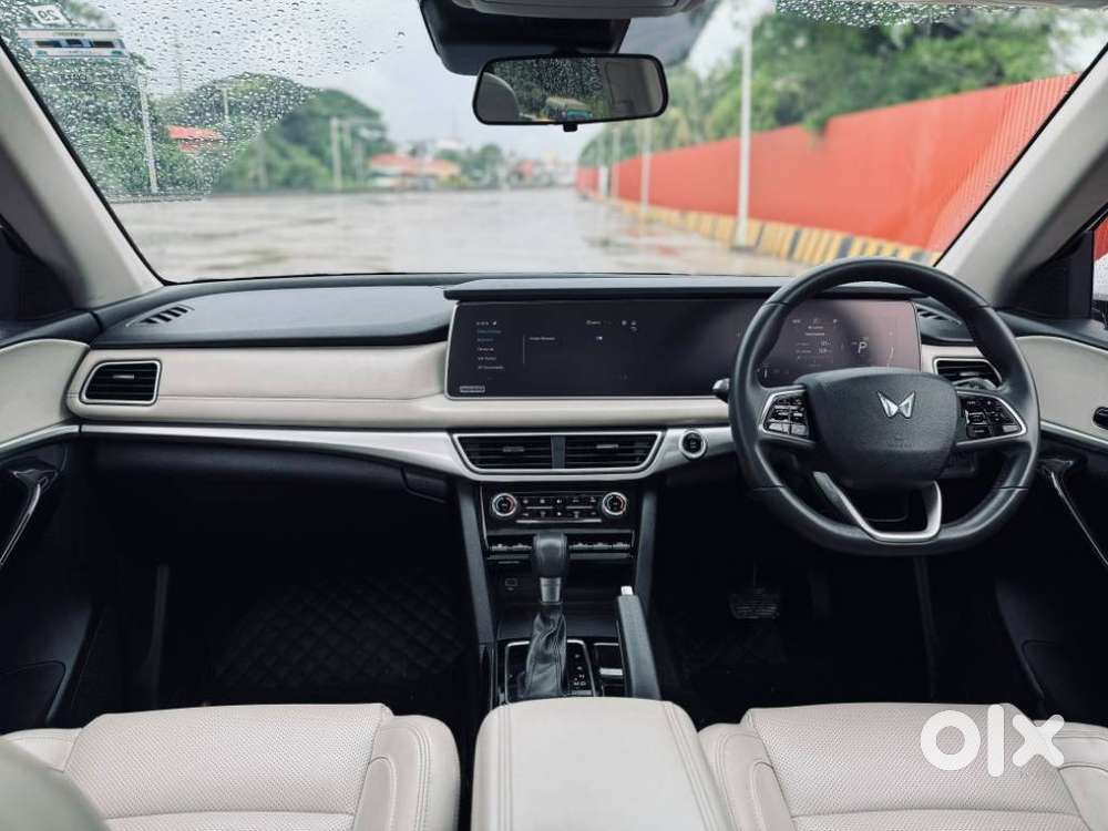 Mahindra Xuv700 2.2 Ax 7 Diesel At Str, 2023, Diesel