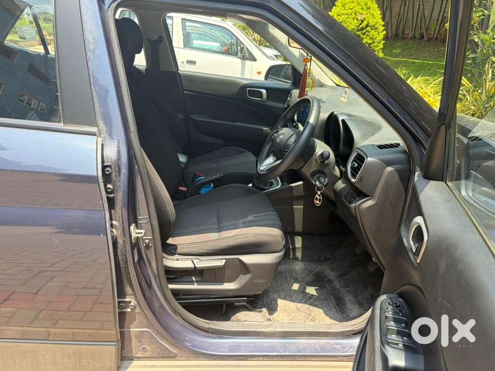 Hyundai Venue 2022 Petrol 64500 Km Driven And Well Maintained 1st Owne