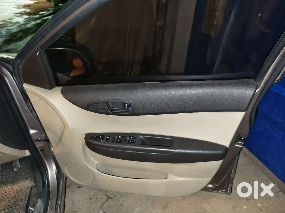 Hyundai I20 Asta Petrol 2012