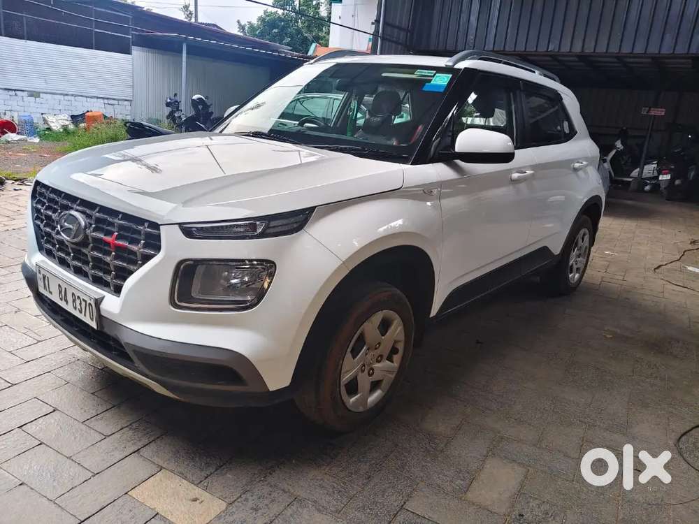 Hyundai Venue 2021 Petrol 68500 Km Driven