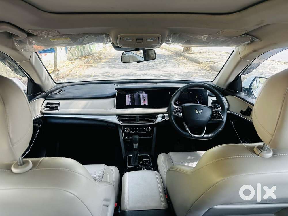 Mahindra Xuv700 2.0 Ax 7 Petrol At Luxury Pack Str, 2025, Diesel