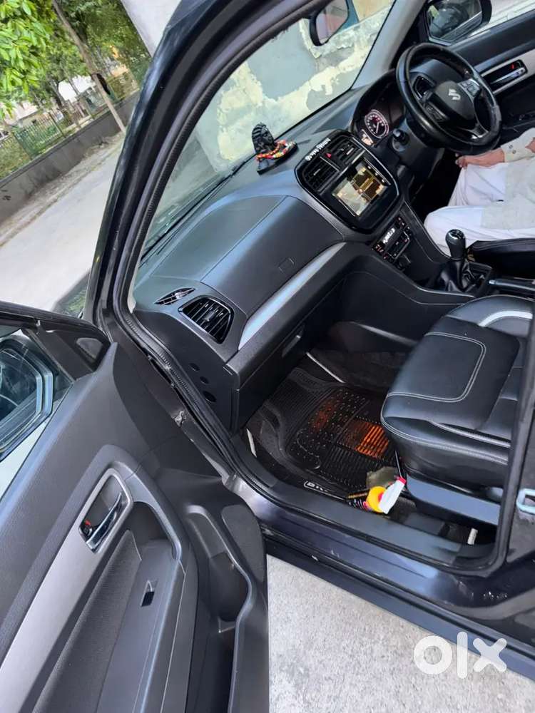 Maruti Suzuki Brezza With Solid Rate