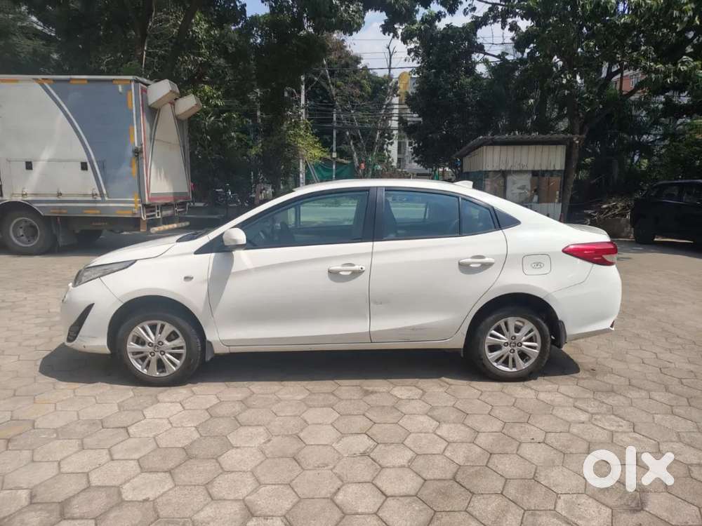 Toyota Yaris J Cvt, 2020, Petrol