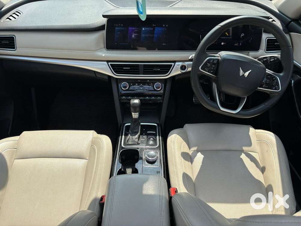 Mahindra Xuv700 2.2 Ax 7 Diesel At Luxury Pack Str, 2022, Diesel