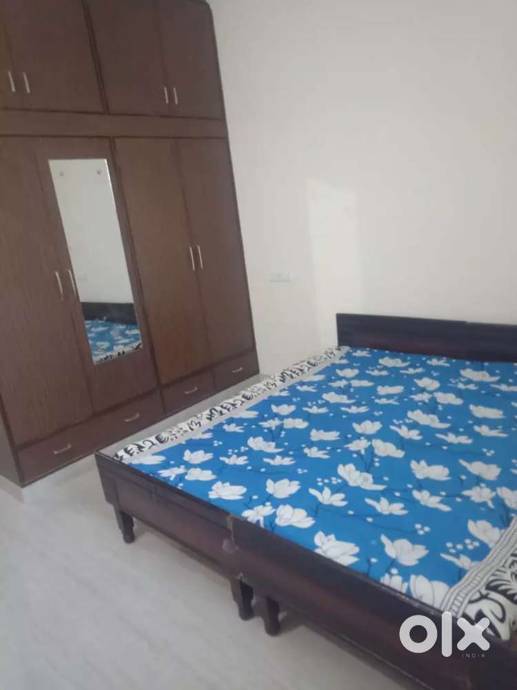 PG available with food for Girls in phase 9,sector 69, 91,71 & phase 8 PG & Guest Houses