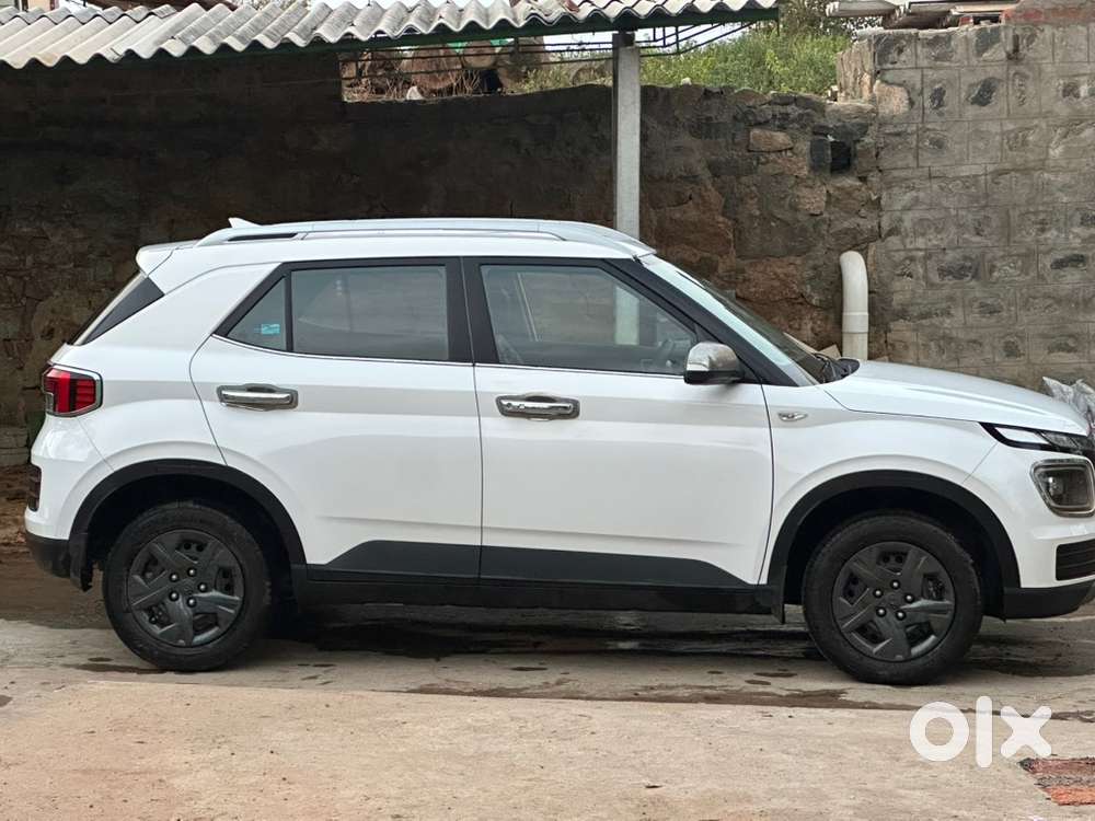 Hyundai Venue 2024 Petrol Good Condition