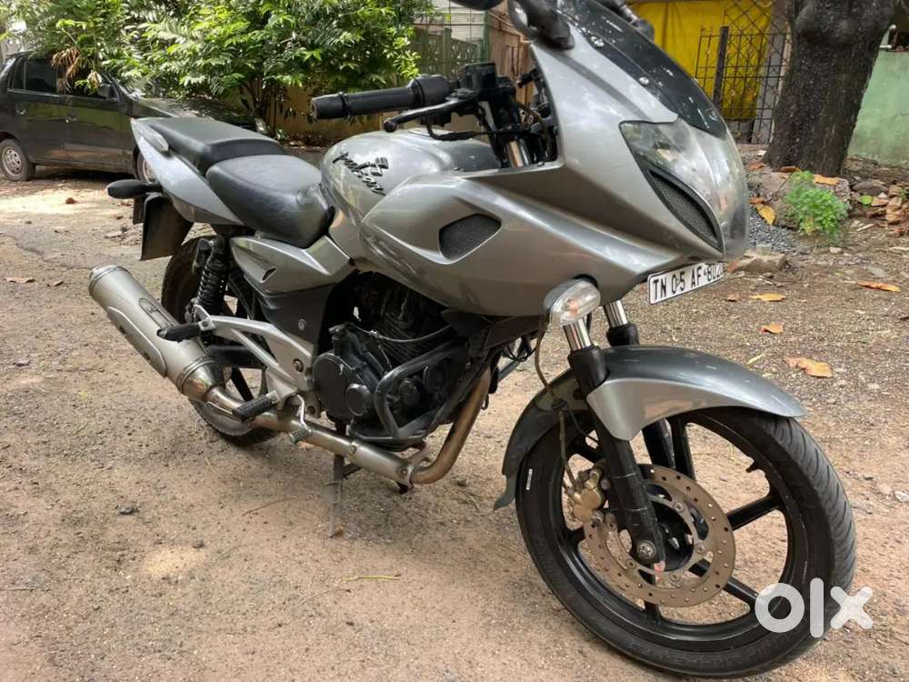 Pulsar 220 Silver Colour BAJAJ PULSAR 220 F UG Booking For Ex