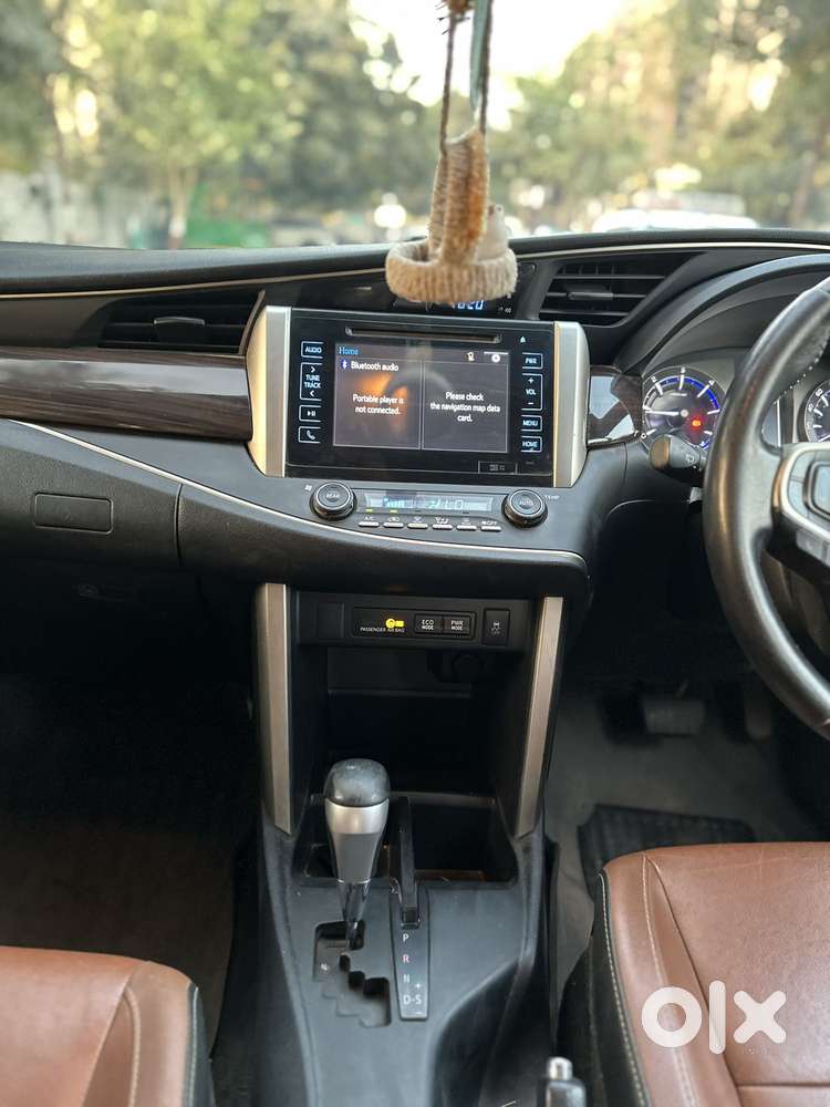 Toyota Innova Crysta 2.8 Zx At 7 Seater, 2016, Diesel