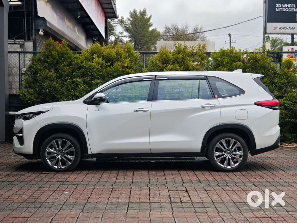 Toyota Innova Hycross 2.0 Zx (o) Hybrid 7 Str, 2023, Petrol